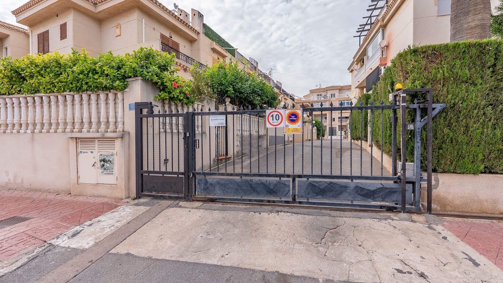 2 soveværelse Semi-Rækkehus til salg i Playa Flamenca med swimmingpool - € 199.900 (Ref: 9558385)