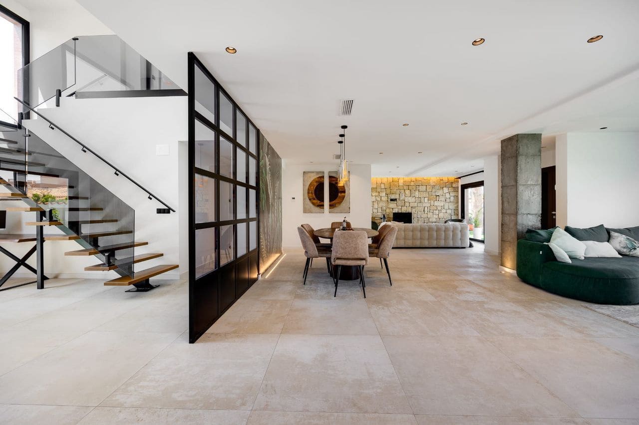 5 sypialnia Willa na sprzedaż w Torrevieja z basenem - 1 250 000 € (Ref: 9559314)