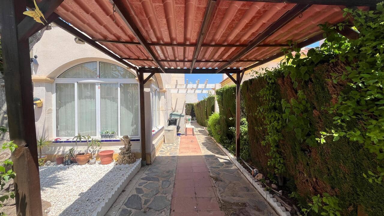 3 soveværelse Villa til salg i Algorfa med swimmingpool - € 207.000 (Ref: 9559880)