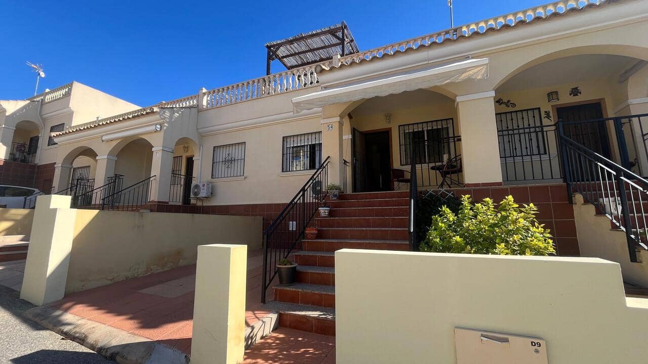 2 bedroom Townhouse for sale in Algorfa with pool garage - € 150,000 (Ref: 9559883)
