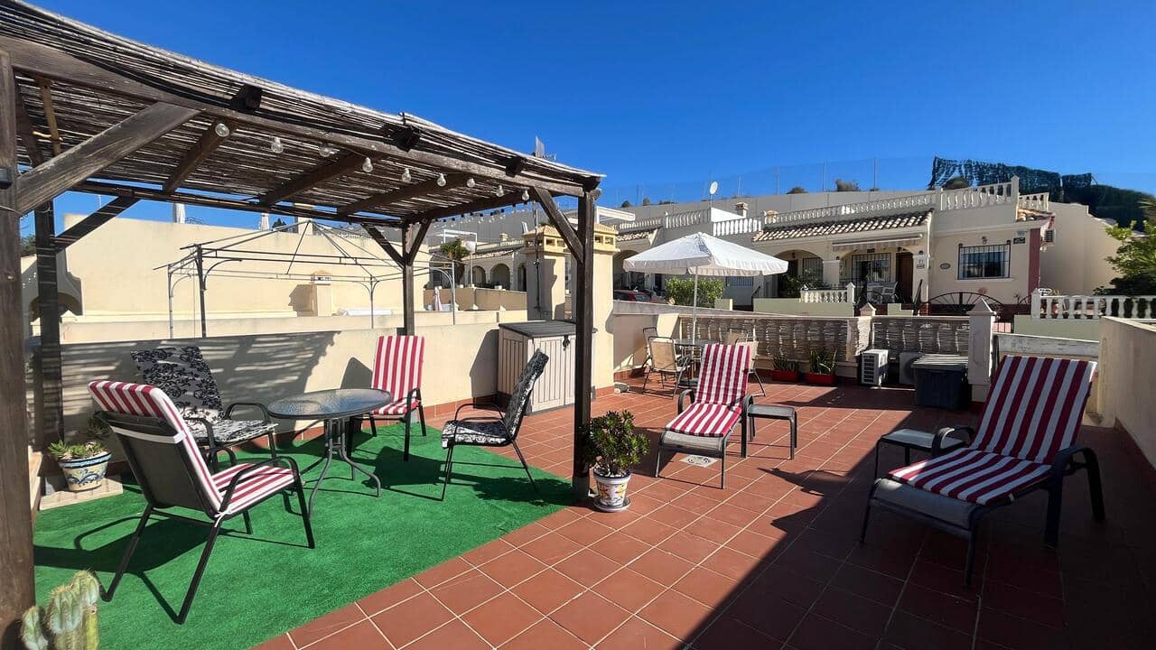 2 bedroom Townhouse for sale in Algorfa with pool garage - € 150,000 (Ref: 9559883)