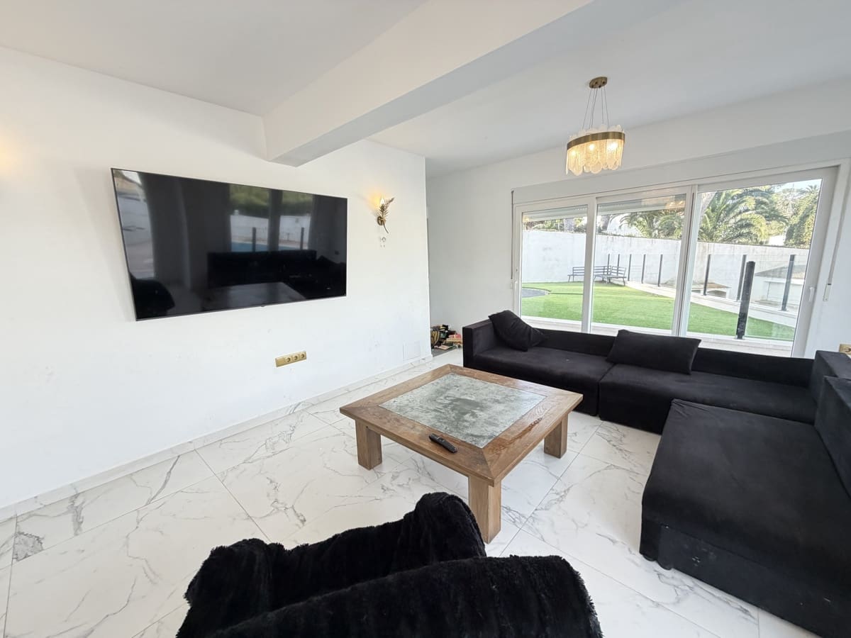 6 makuuhuone Huvila myytävänä paikassa Villamartin mukana uima-altaan - 695 000 € (Ref: 9578024)