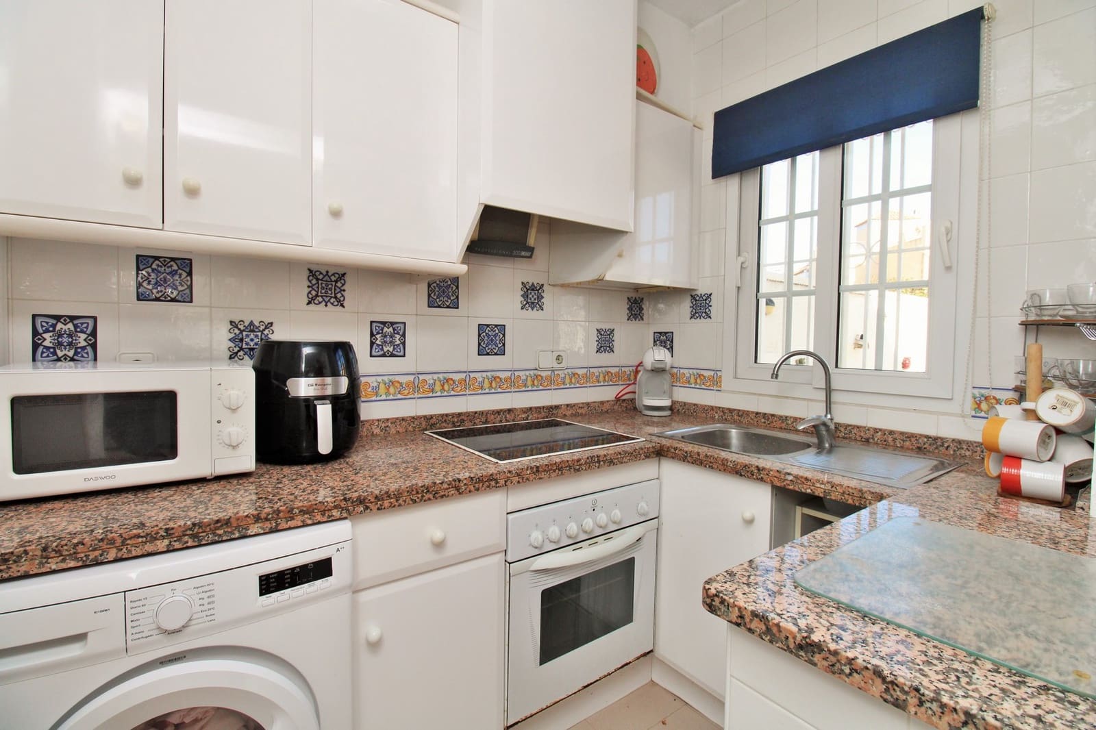 3 makuuhuone Omakotitalo myytävänä paikassa Playa Flamenca mukana uima-altaan - 249 000 € (Ref: 9603517)