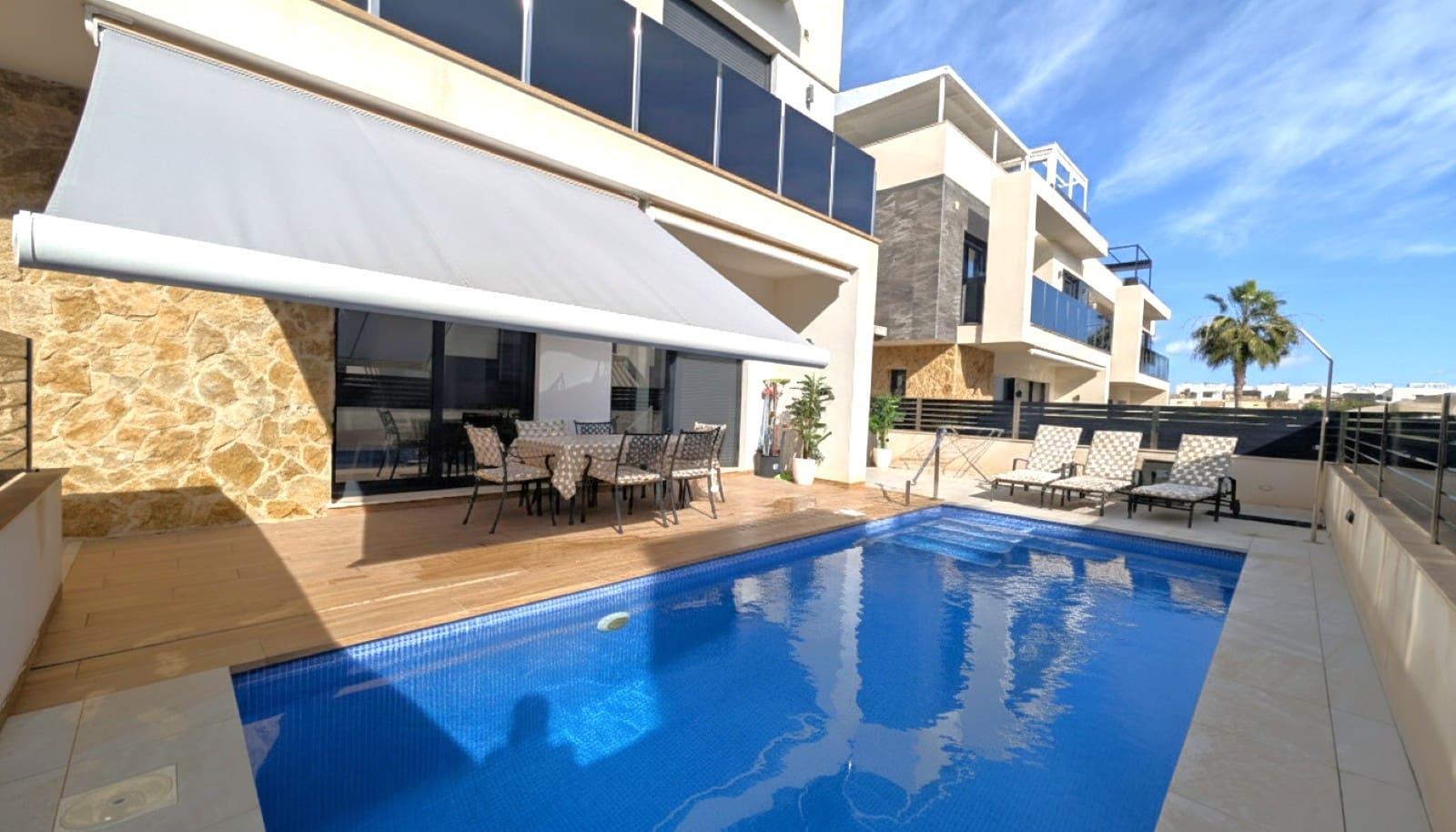 4 makuuhuone Huvila myytävänä paikassa Cabo Roig mukana uima-altaan 
autotalli - 529 950 € (Ref: 9614590)