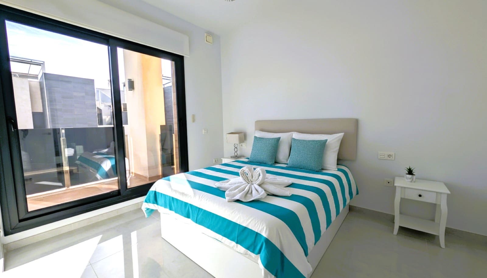 4 makuuhuone Huvila myytävänä paikassa Cabo Roig mukana uima-altaan 
autotalli - 529 950 € (Ref: 9614590)