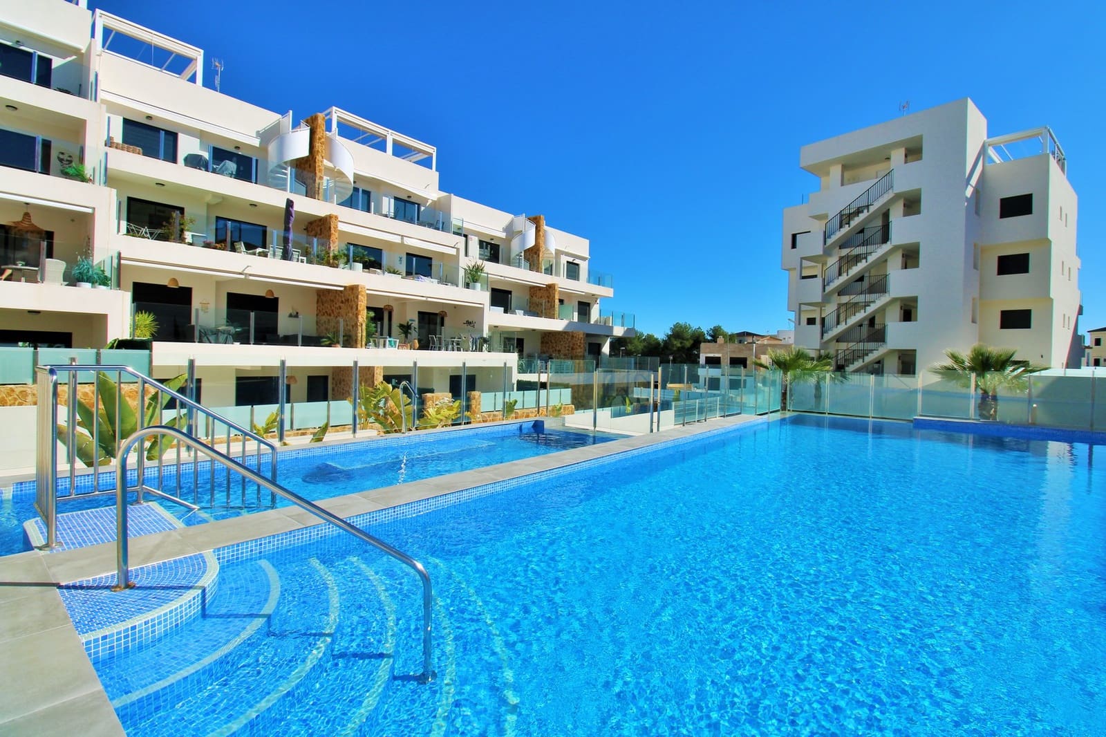 2 bedroom Apartment for sale in Villamartin with pool - € 299,000 (Ref: 9614592)