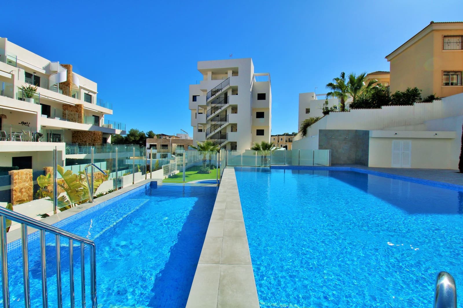 2 bedroom Apartment for sale in Villamartin with pool - € 299,000 (Ref: 9614592)
