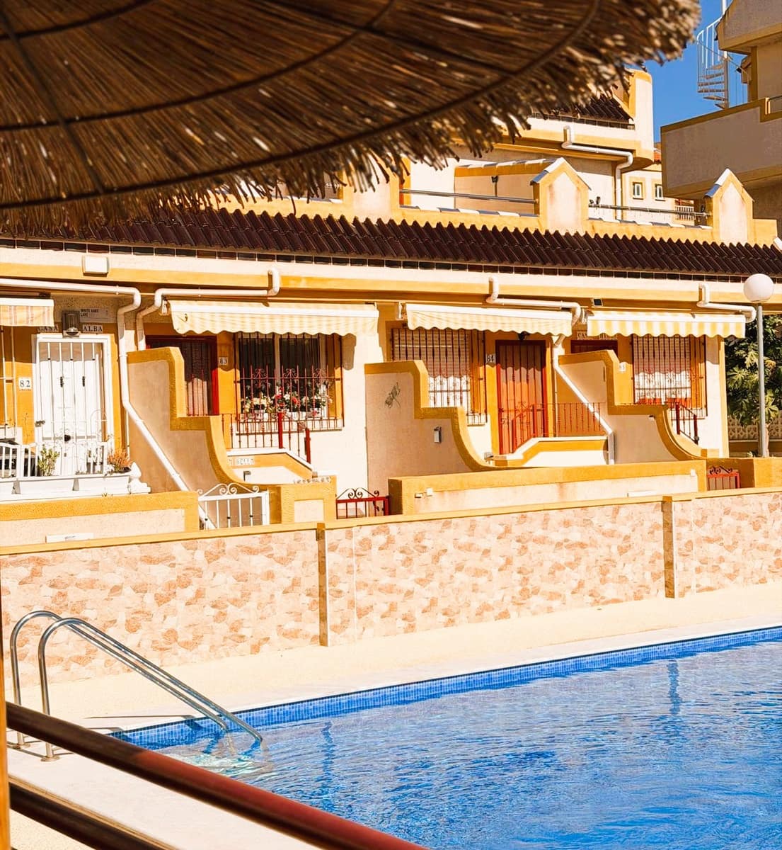 3 soveværelse Byhus til salg i Playa Flamenca med swimmingpool garage - € 177.000 (Ref: 9614594)