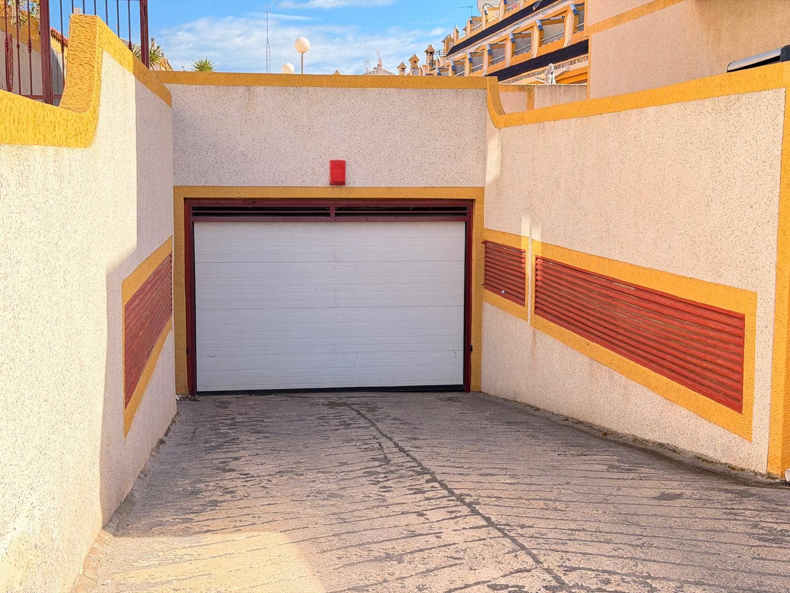 3 soveværelse Byhus til salg i Playa Flamenca med swimmingpool garage - € 177.000 (Ref: 9614594)