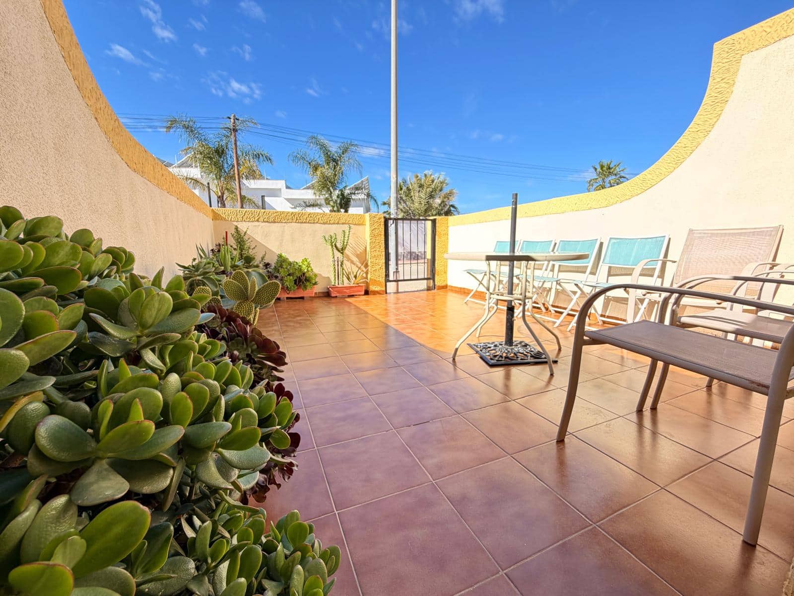 3 soveværelse Byhus til salg i Playa Flamenca med swimmingpool garage - € 177.000 (Ref: 9614594)