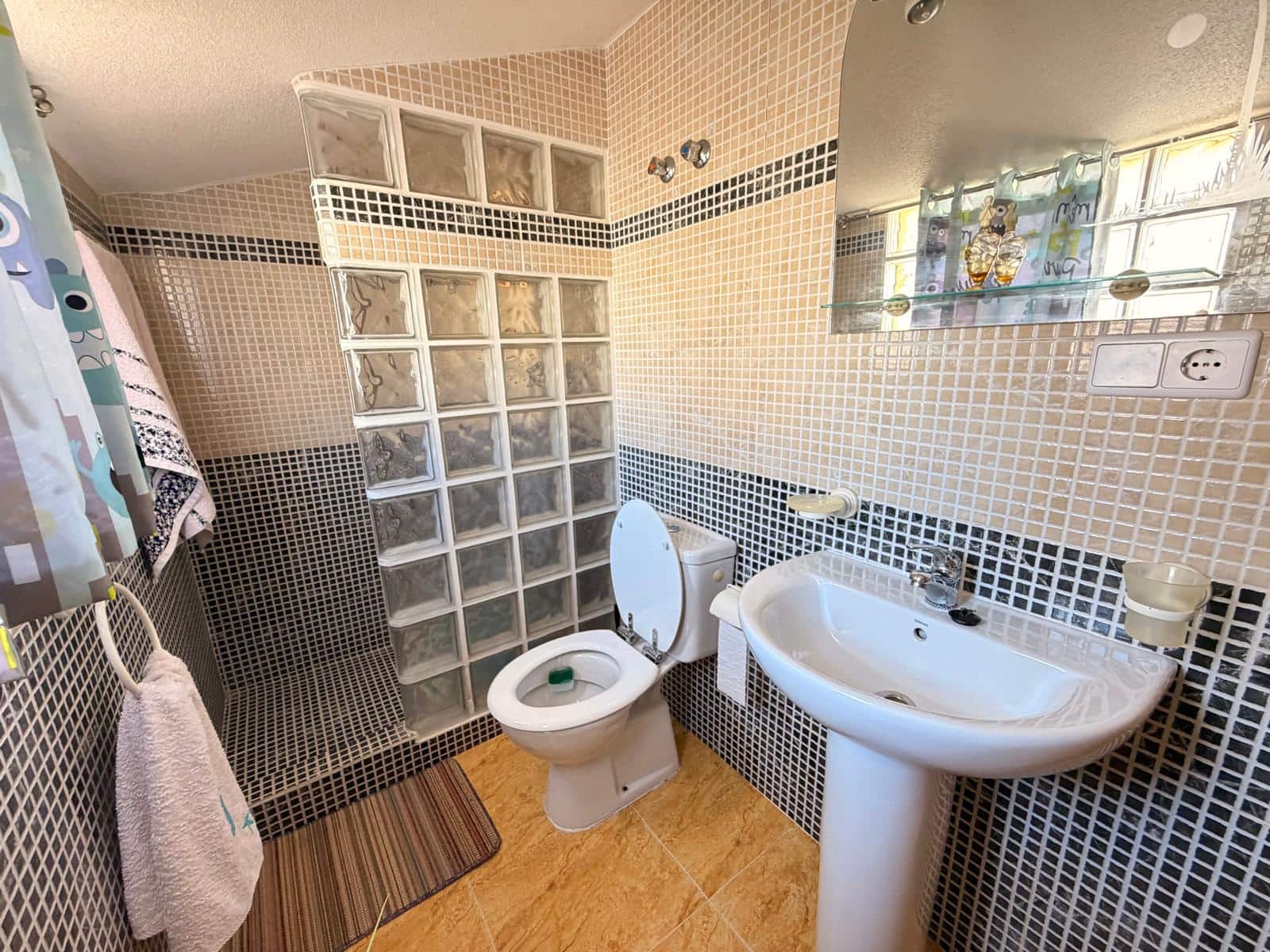 3 soveværelse Byhus til salg i Playa Flamenca med swimmingpool garage - € 177.000 (Ref: 9614594)