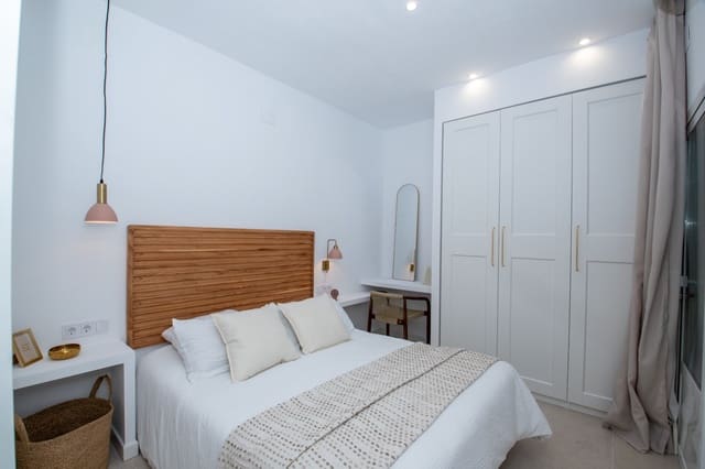 2 bedroom Bungalow for sale in Torrevieja - € 149,000 (Ref: 9618129)