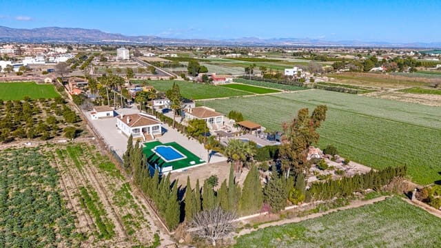 4 Zimmer Finca/Landgut zu verkaufen in Dolores mit Pool - 560.000 € (Ref: 9620627)