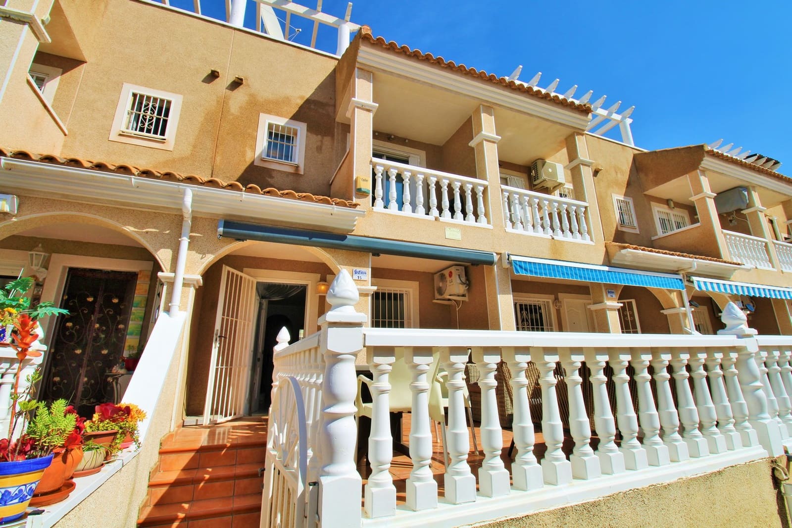 3 bedroom Townhouse for sale in Playa Flamenca with pool - € 224,950 (Ref: 9626611)