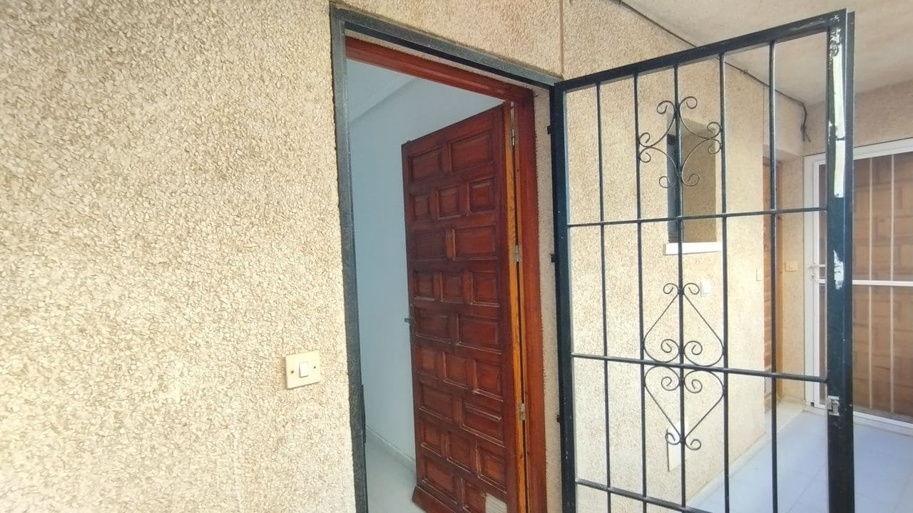 Apartment for sale in Torrevieja - € 65,000 (Ref: 9626613)