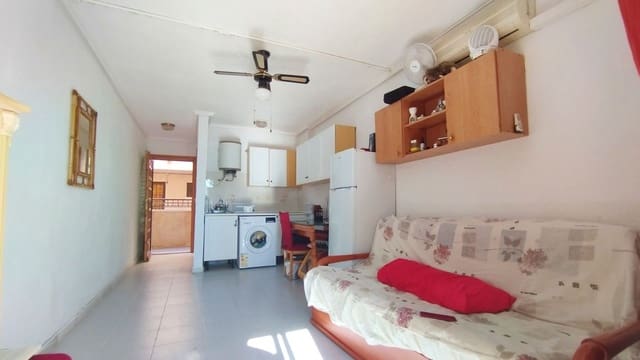 Apartment for sale in Torrevieja - € 65,000 (Ref: 9626613)