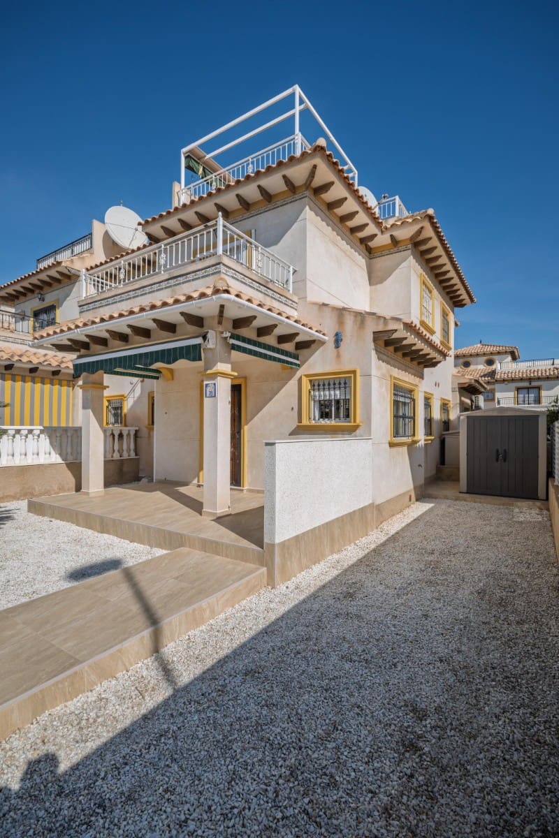 2 soveværelse Byhus til salg i La Zenia med swimmingpool - € 239.000 (Ref: 9628321)