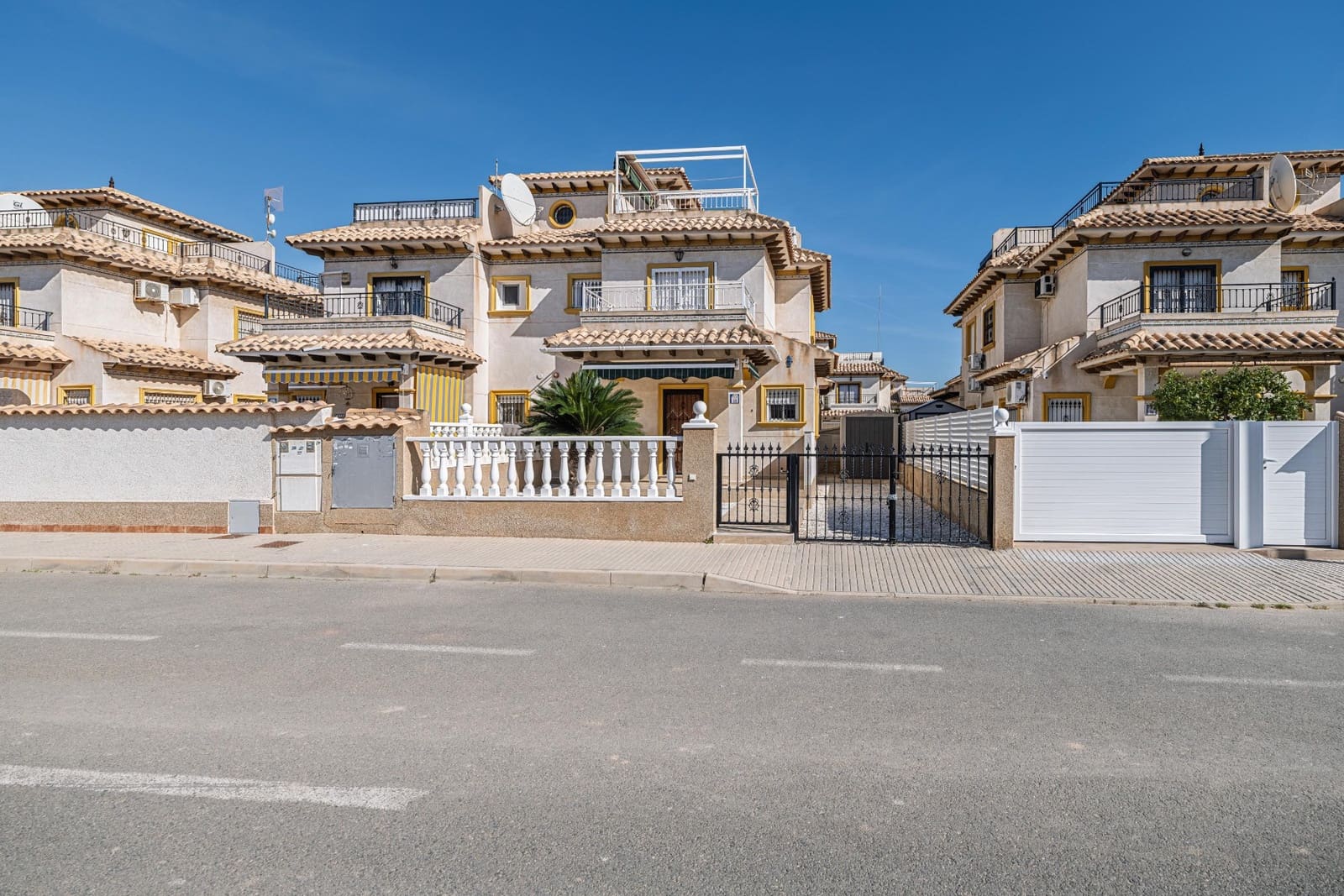 2 soveværelse Byhus til salg i La Zenia med swimmingpool - € 239.000 (Ref: 9628321)