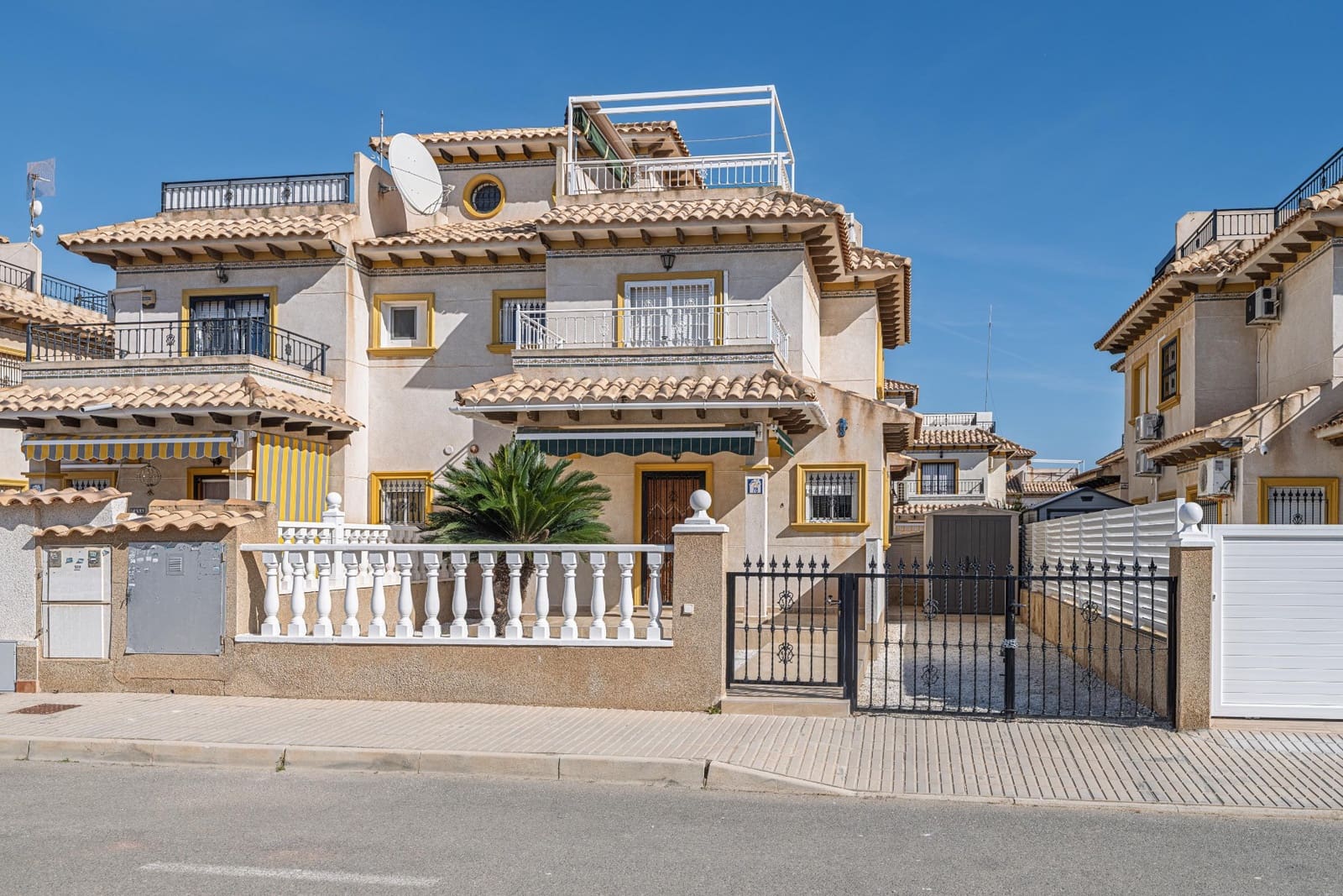 2 soveværelse Byhus til salg i La Zenia med swimmingpool - € 239.000 (Ref: 9628321)