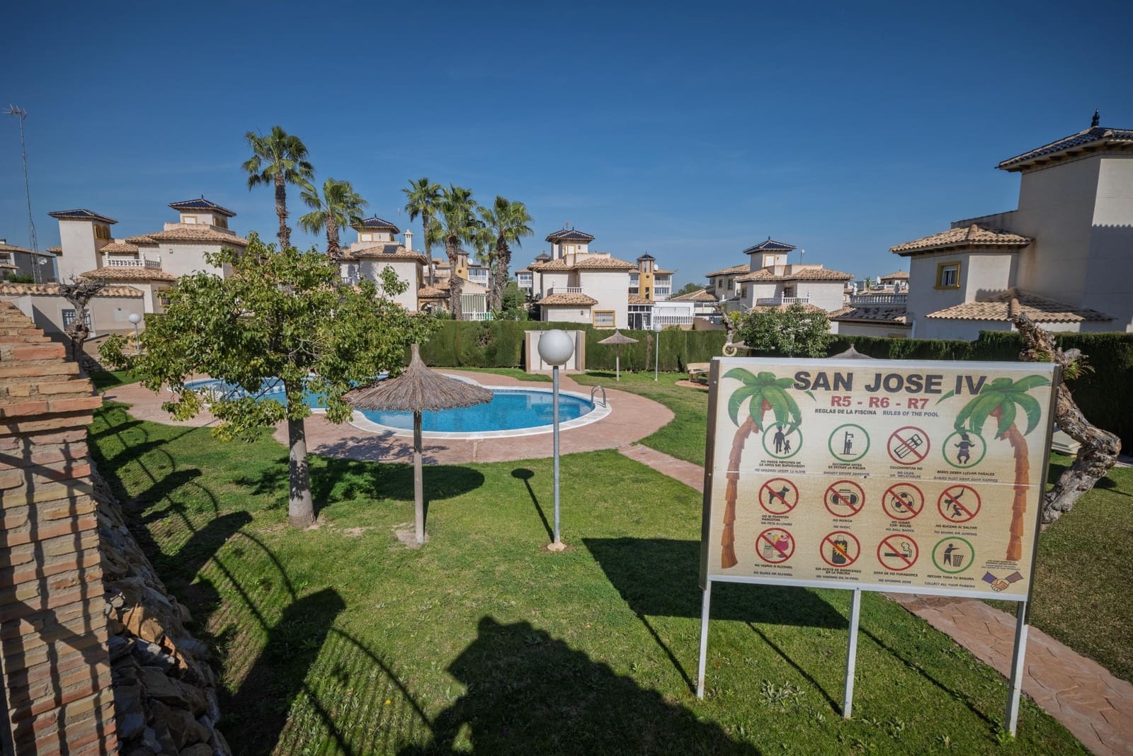 2 soveværelse Byhus til salg i La Zenia med swimmingpool - € 239.000 (Ref: 9628321)