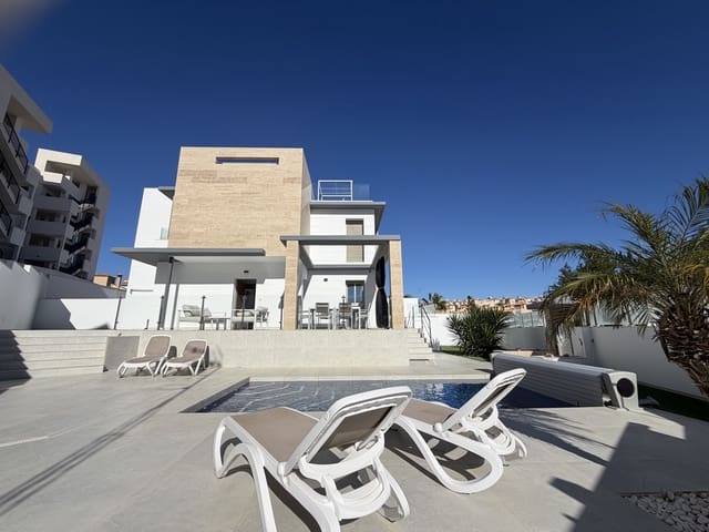 Chalet de 4 habitaciones en Villamartin, Orihuela en venta con piscina - 595.000 € (Ref: 9638065)