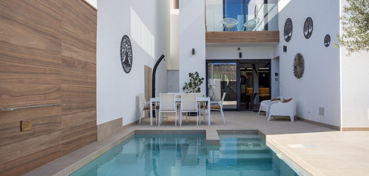 3 slaapkamer Villa te koop in Benijofar met zwembad garage - € 439.000 (Ref: 9639767)