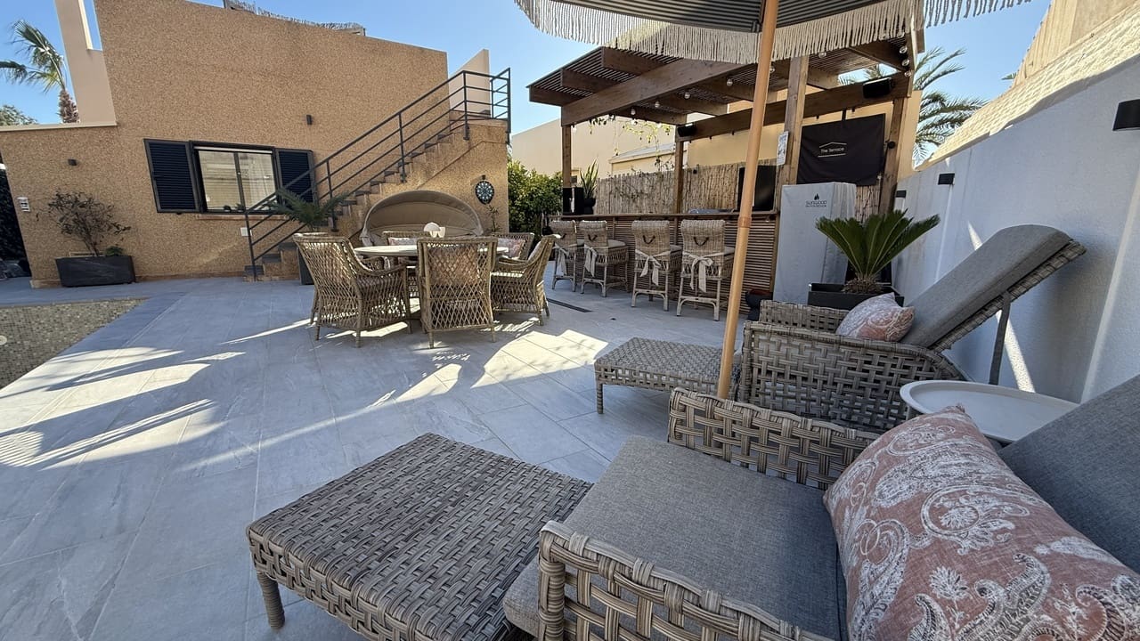 3 soveværelse Villa til salg i La Zenia med swimmingpool - € 499.999 (Ref: 9639776)