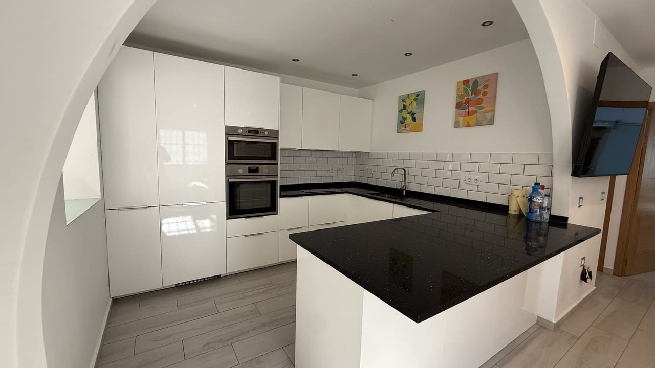 2 soveværelse Villa til salg i Villamartin med swimmingpool - € 255.000 (Ref: 9639779)