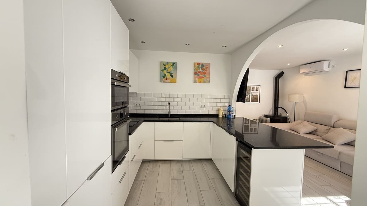 2 soveværelse Villa til salg i Villamartin med swimmingpool - € 255.000 (Ref: 9639779)