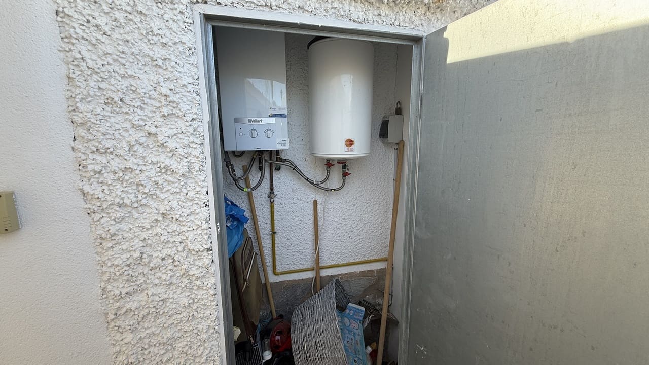 2 soveværelse Villa til salg i Villamartin med swimmingpool - € 255.000 (Ref: 9639779)