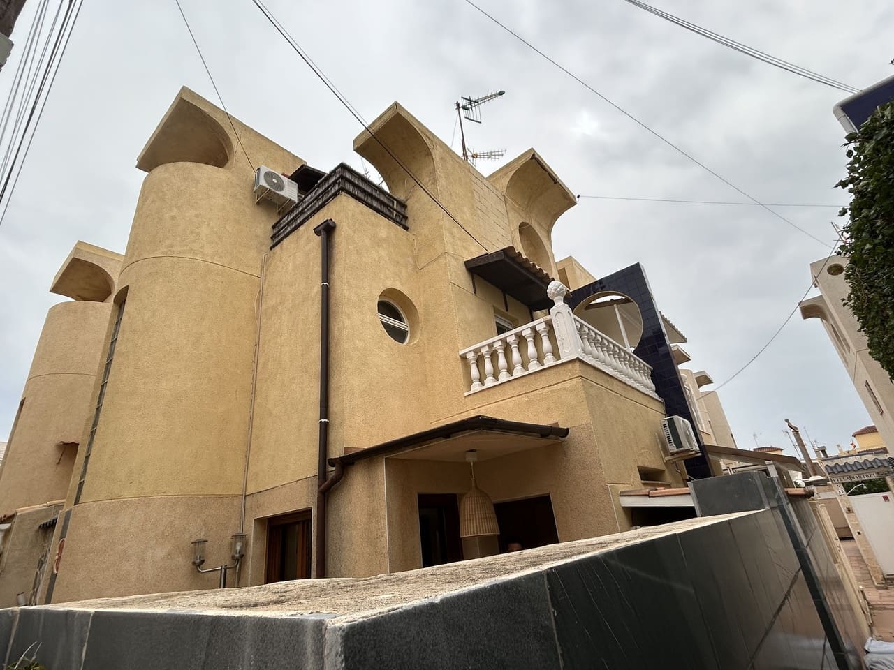 2 quarto Casa em Banda para venda em Torrevieja com piscina - 189 900 € (Ref: 9645627)