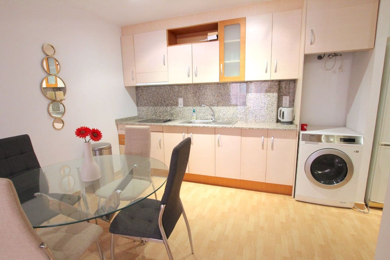 2 bedroom Apartment for sale in Los Palacios - € 94,500 (Ref: 9650875)