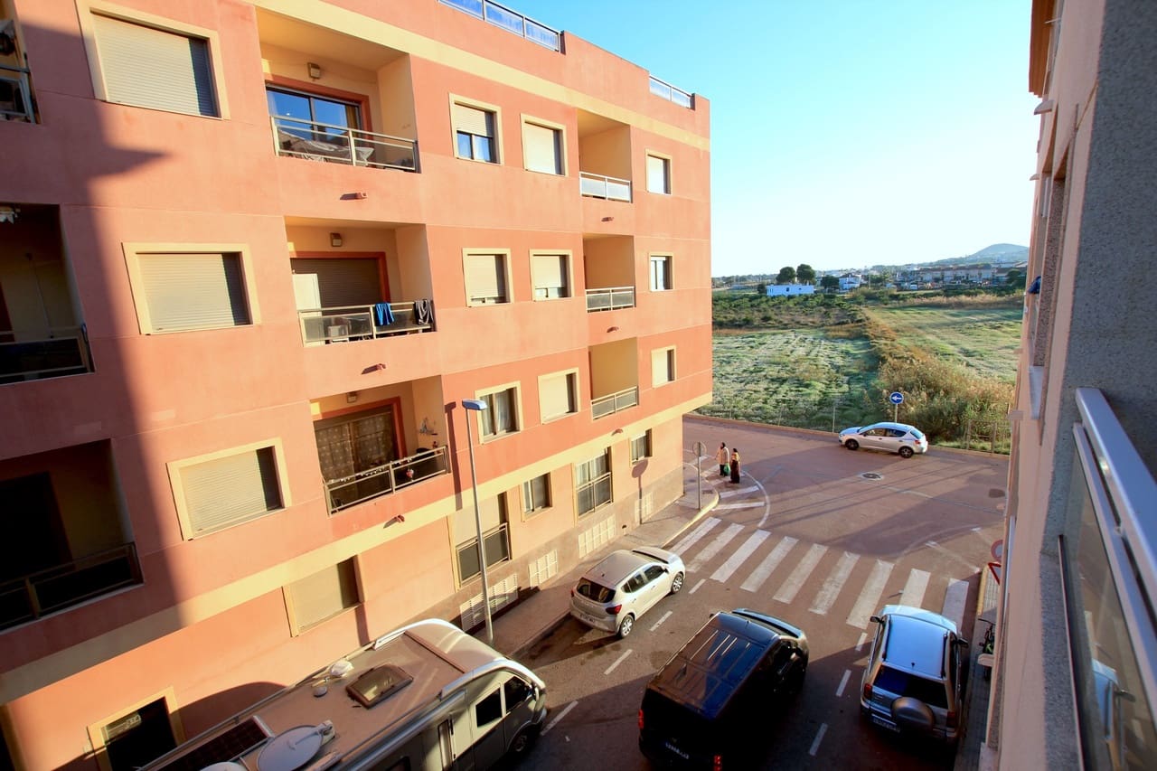 2 bedroom Apartment for sale in Los Palacios - € 94,500 (Ref: 9650875)