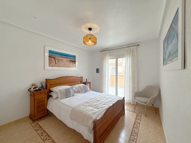 2 soveværelse Byhus til salg i La Zenia, Orihuela med swimmingpool - € 249.950 (Ref: 9650881)