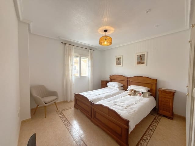 2 soveværelse Byhus til salg i La Zenia, Orihuela med swimmingpool - € 249.950 (Ref: 9650881)