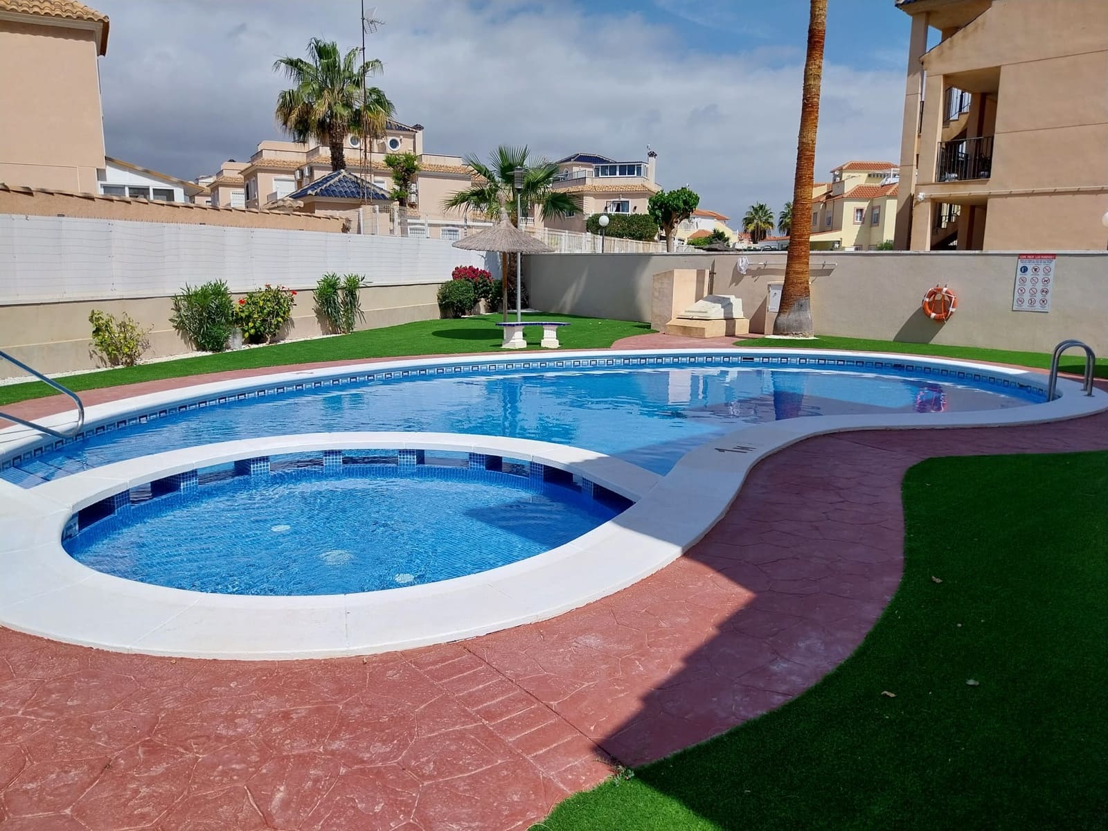 2 soveværelse Byhus til salg i La Zenia med swimmingpool - € 249.950 (Ref: 9650881)