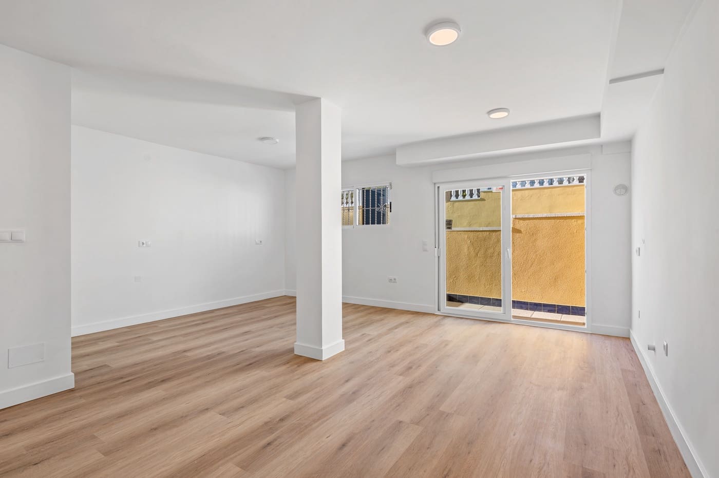 3 soverom Kjedet enebolig til salgs i Benimar med svømmebasseng - € 269 000 (Ref: 9653052)