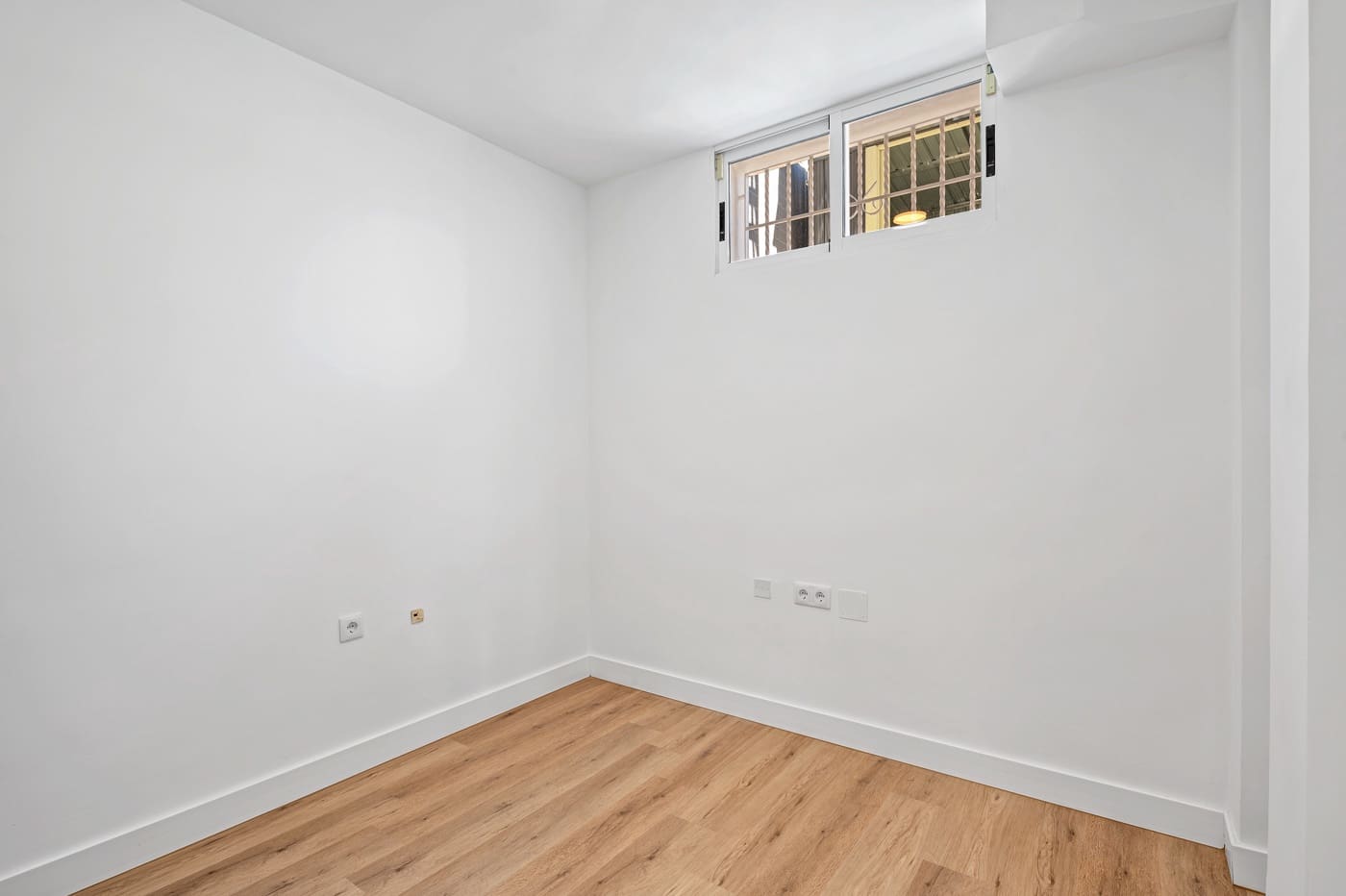 3 soverom Kjedet enebolig til salgs i Benimar med svømmebasseng - € 269 000 (Ref: 9653052)