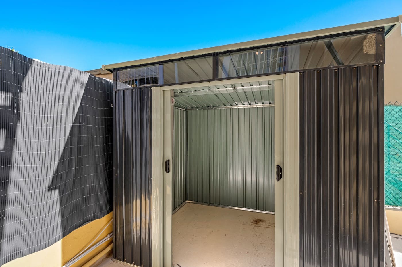 3 soverom Kjedet enebolig til salgs i Benimar med svømmebasseng - € 269 000 (Ref: 9653052)