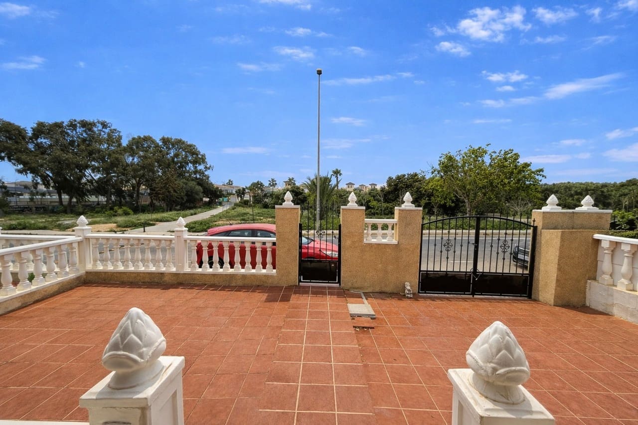 3 soveværelse Byhus til salg i Cabo Roig med swimmingpool garage - € 220.000 (Ref: 9653053)