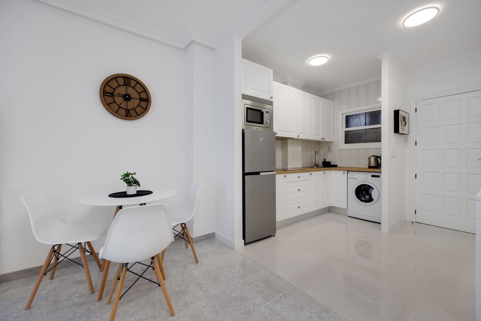 Apartment zu verkaufen in Torrevieja mit Pool - 117.000 € (Ref: 9654232)