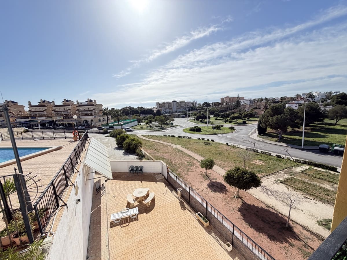 2 soveværelse Lejlighed til salg i La Zenia med swimmingpool - € 175.000 (Ref: 9673691)