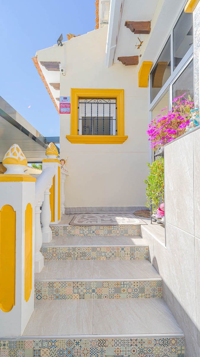 2 soveværelse Semi-Rækkehus til salg i Orihuela Costa med swimmingpool - € 269.000 (Ref: 9699847)