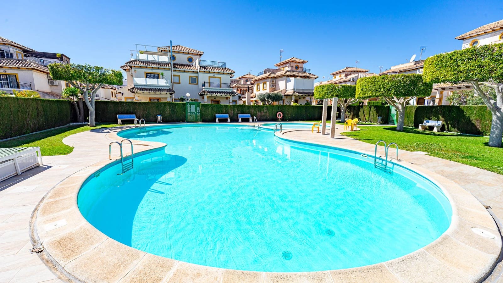 2 soveværelse Semi-Rækkehus til salg i Orihuela Costa med swimmingpool - € 269.000 (Ref: 9699847)