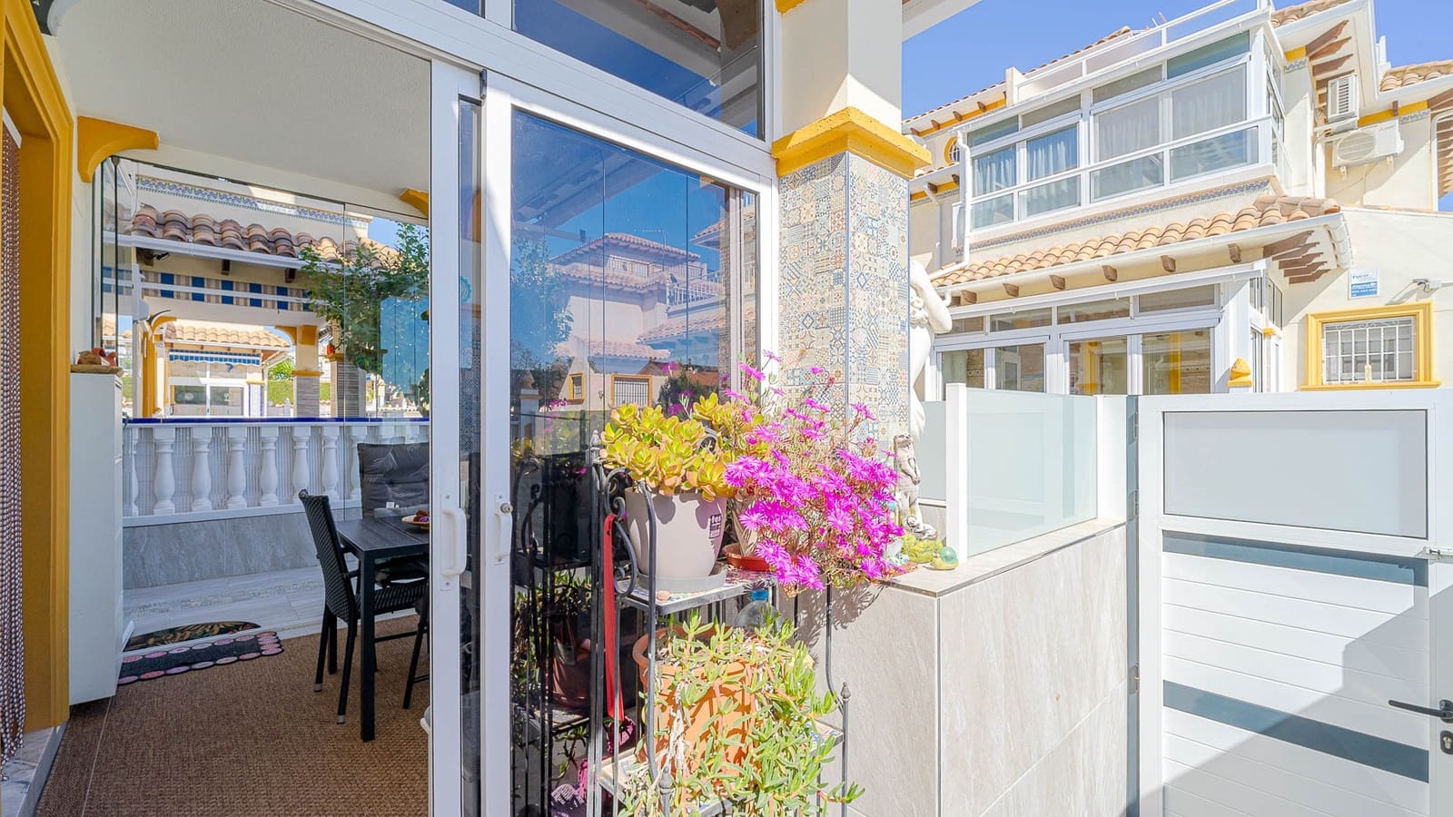 2 soveværelse Semi-Rækkehus til salg i Orihuela Costa med swimmingpool - € 269.000 (Ref: 9699847)