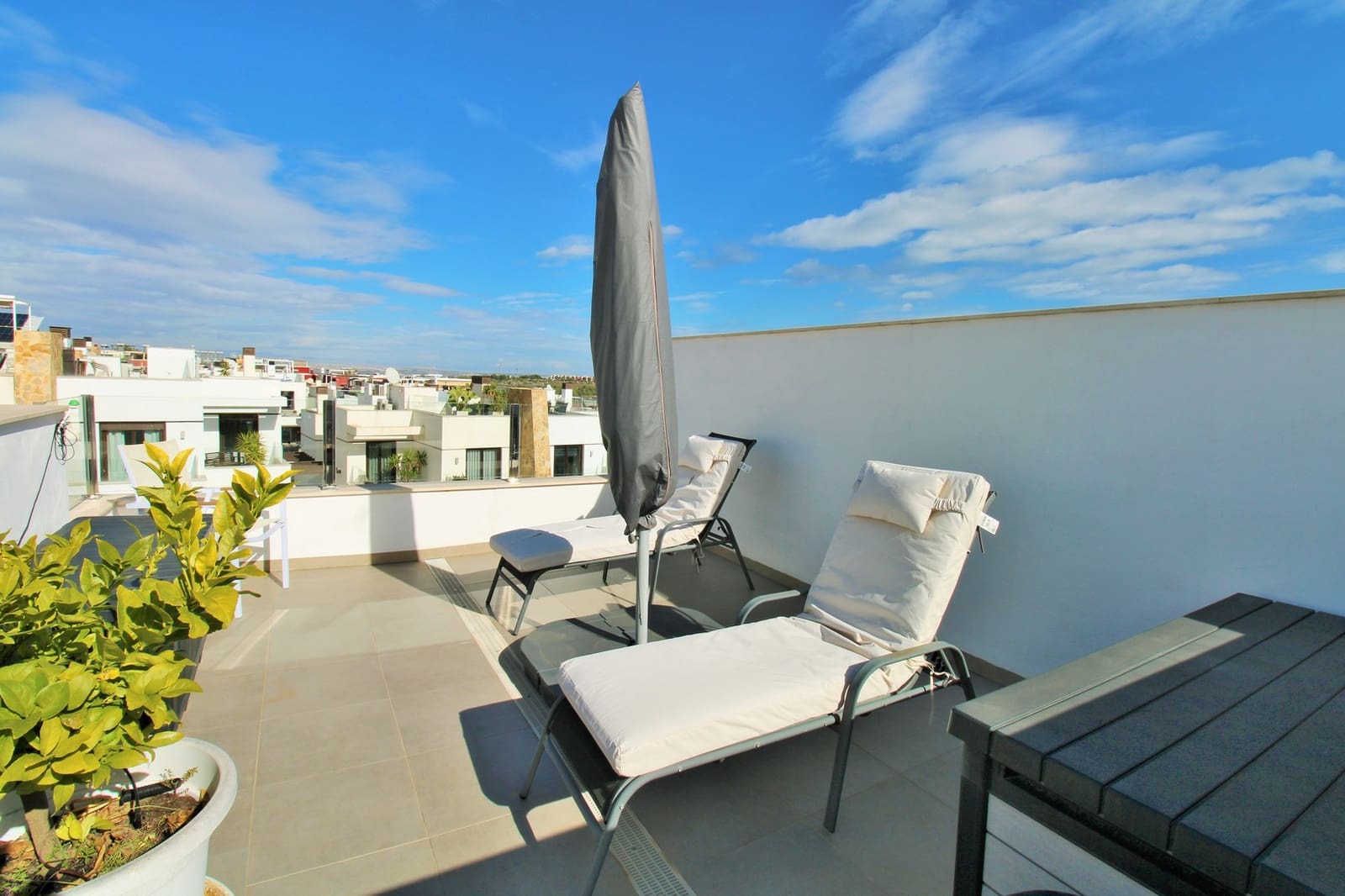 Casa de 2 habitaciones en Villamartin en venta con piscina - 294.990 € (Ref: 9699856)