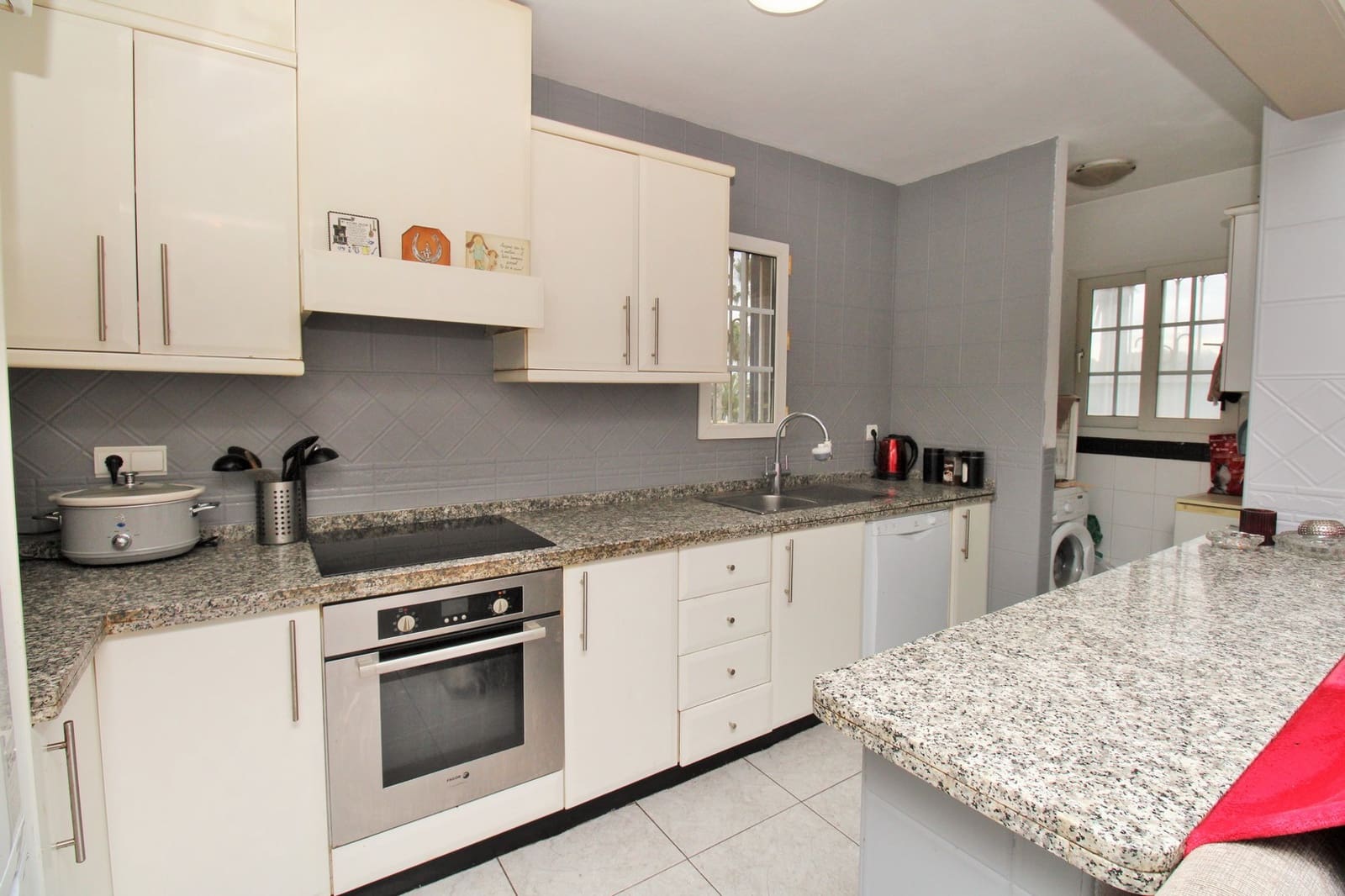 Casa de 4 habitaciones en Villamartin en venta con piscina - 295.000 € (Ref: 9720744)