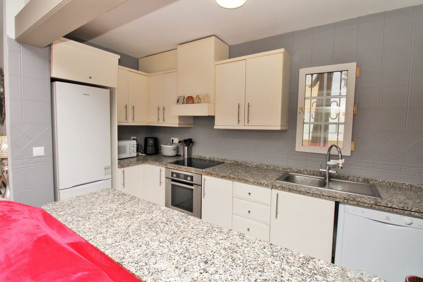 Casa de 4 habitaciones en Villamartin en venta con piscina - 295.000 € (Ref: 9720744)