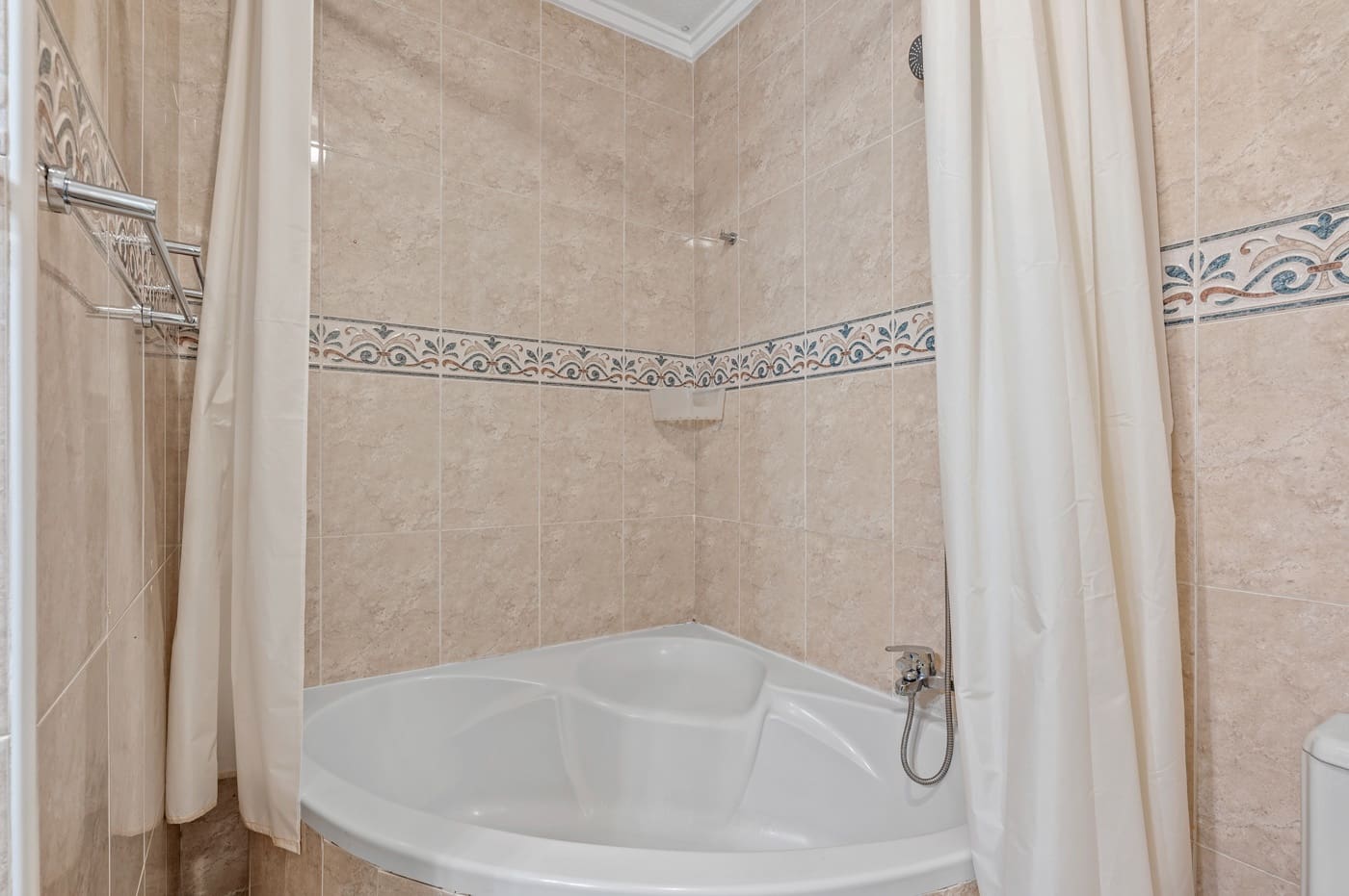 2 makuuhuone Omakotitalo myytävänä paikassa Ciudad Quesada mukana uima-altaan - 165 000 € (Ref: 9720750)