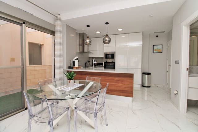 Chalet de 3 habitaciones en Villamartin, Orihuela en venta con piscina - 375.000 € (Ref: 9729568)